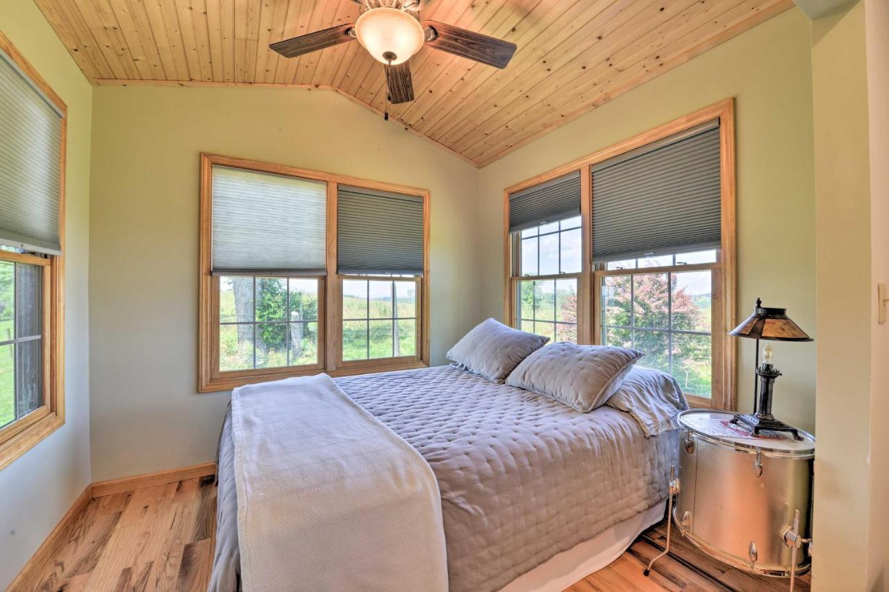 Villa Charming Galax Retreat With Wraparound Deck! Esterno foto